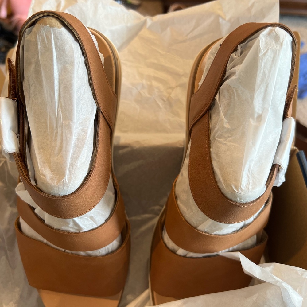 Sandals - Picture 2 of 4